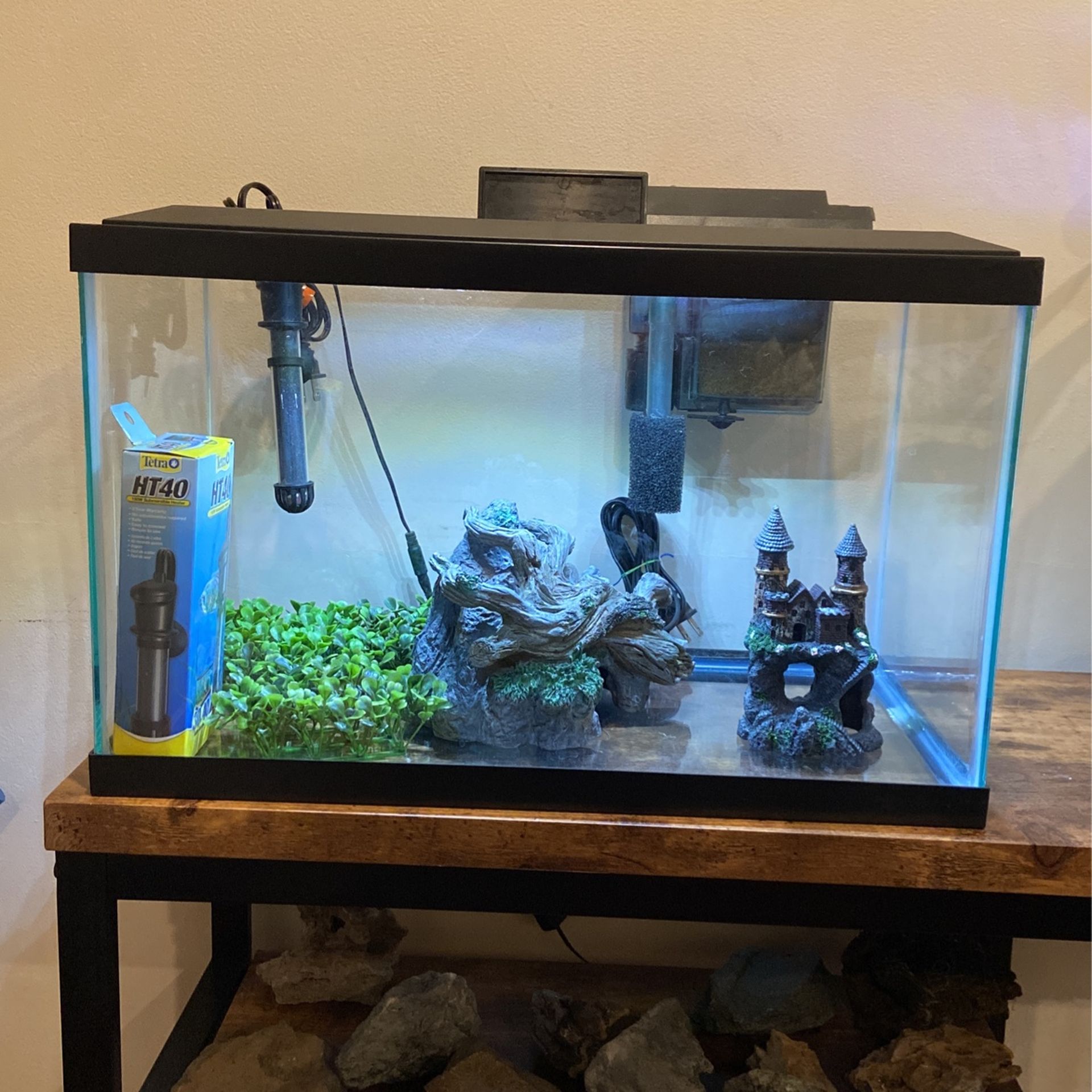 Fish Tank With Fluval 30 Tetra Heater And Lid for Sale in City Of