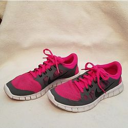 Nike Size 6.5Y Pink and Gray Running Shoe