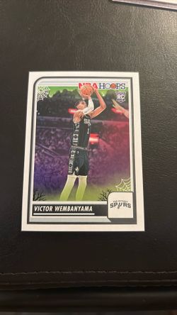 Victor Wembanyama rookie basketball card