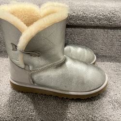 Uggs Bailey Button 