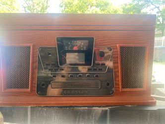 Crosley model  cr2402A  record player aux cd
