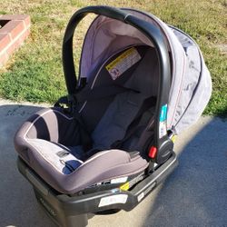 Graco 35 Infant car seat 