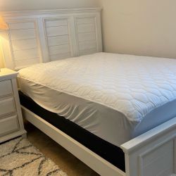 Bed Queen Size  With Dresser And Mirror 
