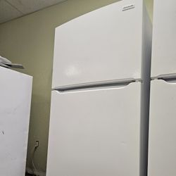 2024 Frigidare Refrigerator Working Perfectly Fine Very Clean Super Capacity I Can Deliver To You 90 Days Warranty 