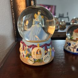 15 Snow Globes & 1 Musical Cinderella Globe….