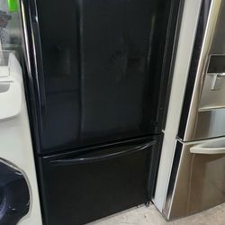 Whirlpool,Refrigerator Top And Bottom Works Good, 