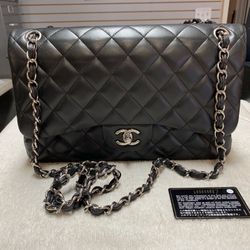 CHANEL Black Lambskin Jumbo Classic Double Flap Bag 