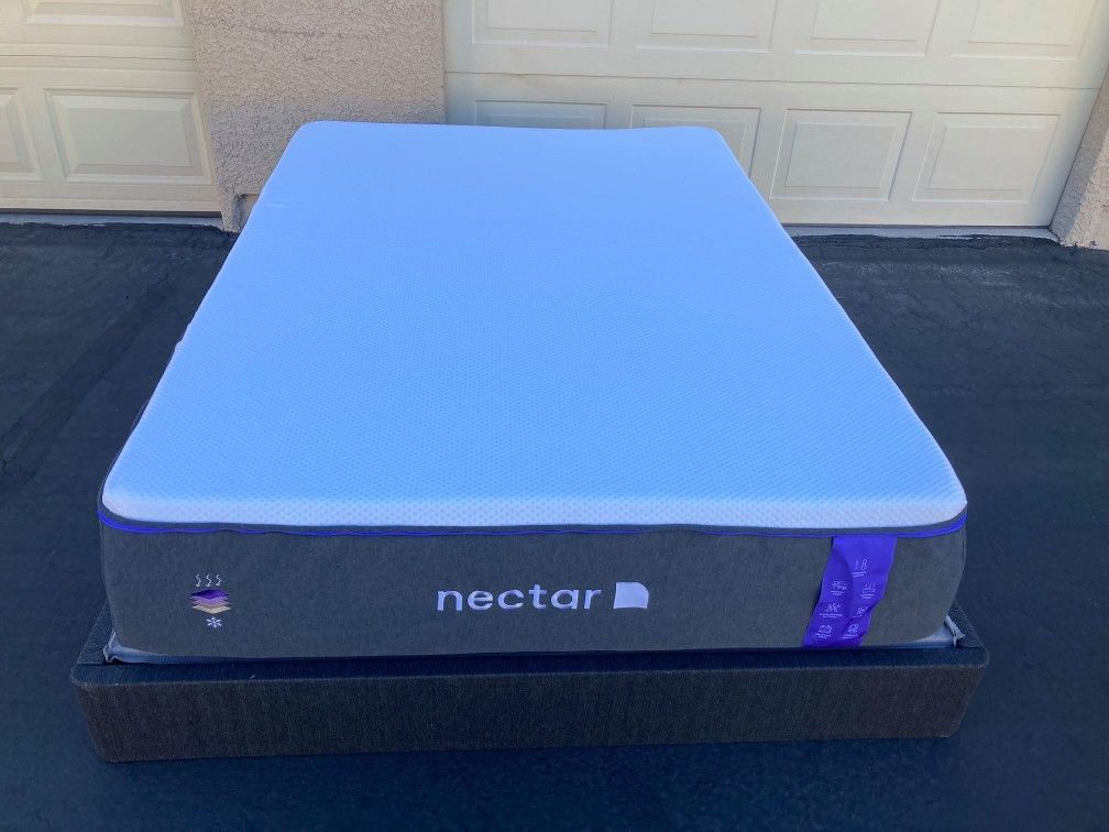 The Nectar Premier Mattress, Twin XL, Like New, Perfect Condition