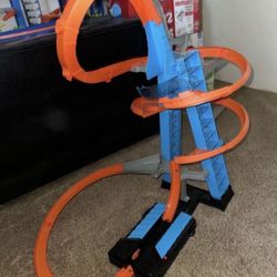 Hot Wheel Race Track 