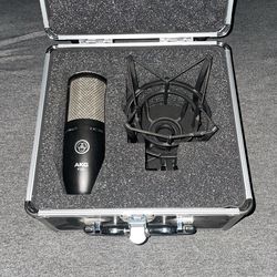AKG P220