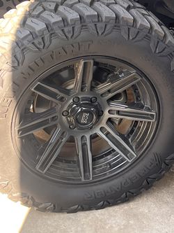 35x20 Inch Wheel And Tire