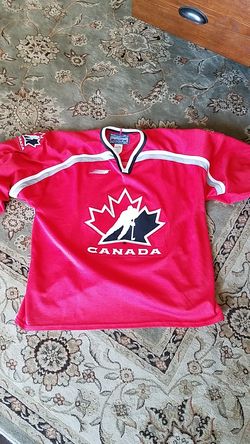Team Canada hockey jersey made by Bauer size extra large