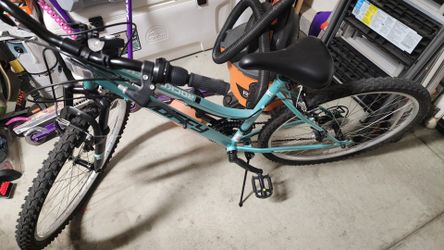 Huffy 26" Rock Creek Mountain Bike, Fits Riders 60"+, Teal, Adult, Women's