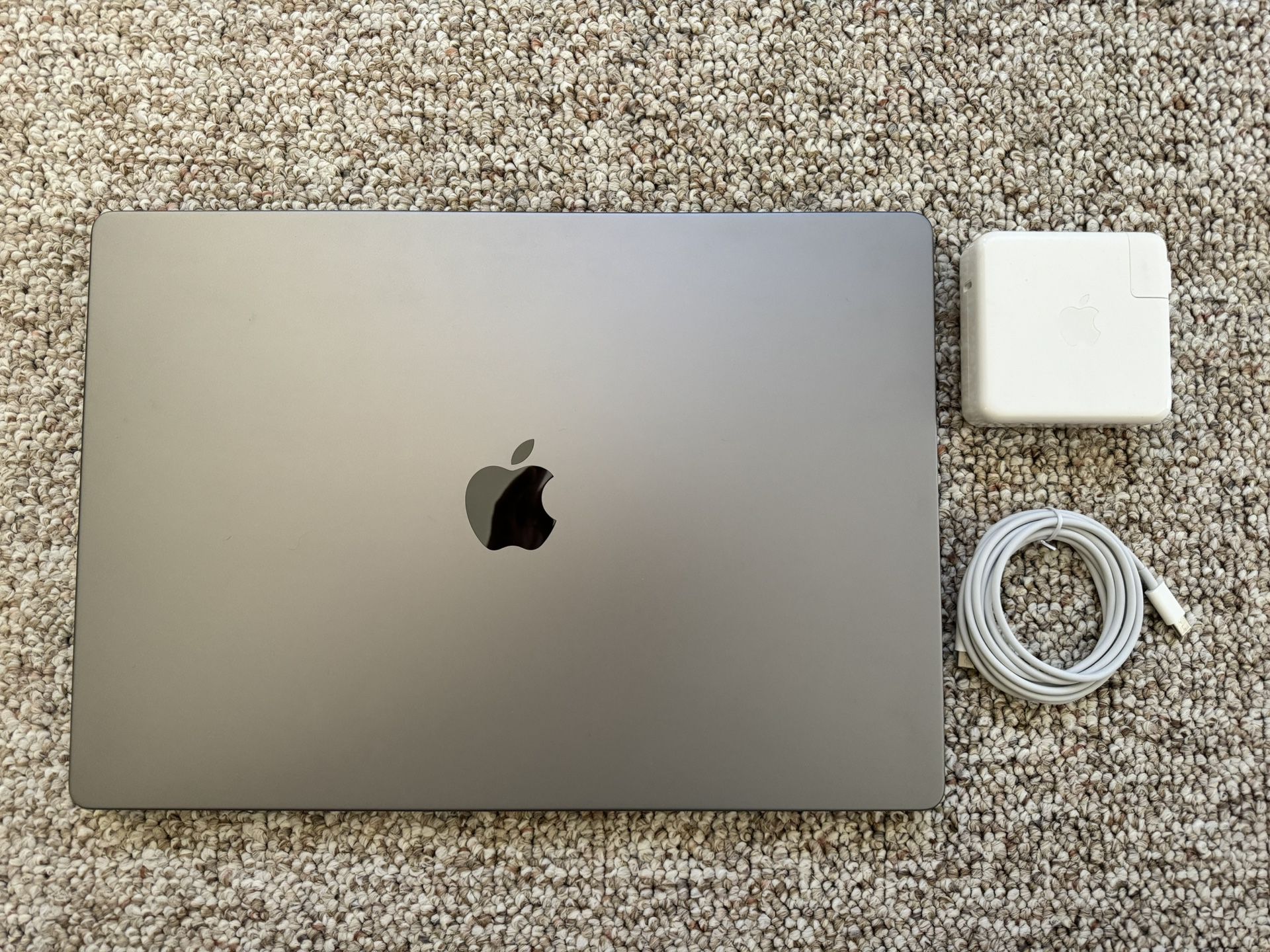 MacBook Pro 16" M1 Max (2021) 64GB/1TB SSD - 21 Battery Cycles