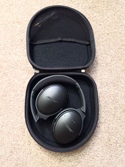 Bose QC35 II Noise Cancelling Bluetooth Headphones + Case (Micro-USB)