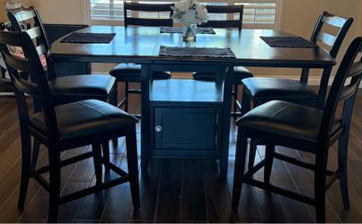 Dining table w/ 6 chairs