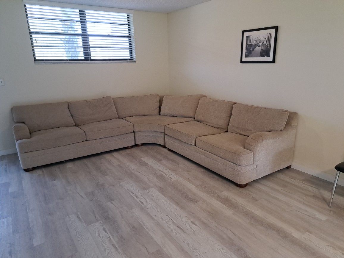 Bernhardt COUCH for Sale in Deerfield Beach, FL OfferUp