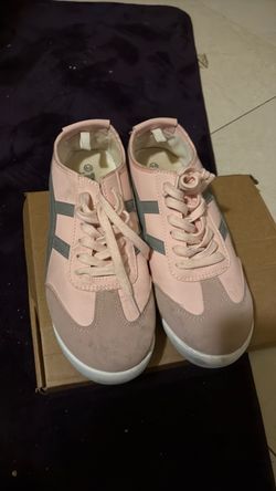 Women’s Cute Shoes Size 8.5