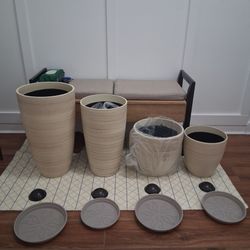 Plastic planters 4 pack with drainage holes and saucers