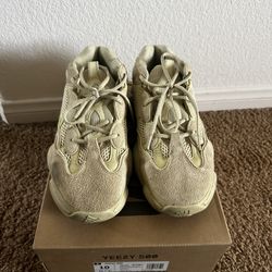 Yeezy Super Moon Yellow Size 10