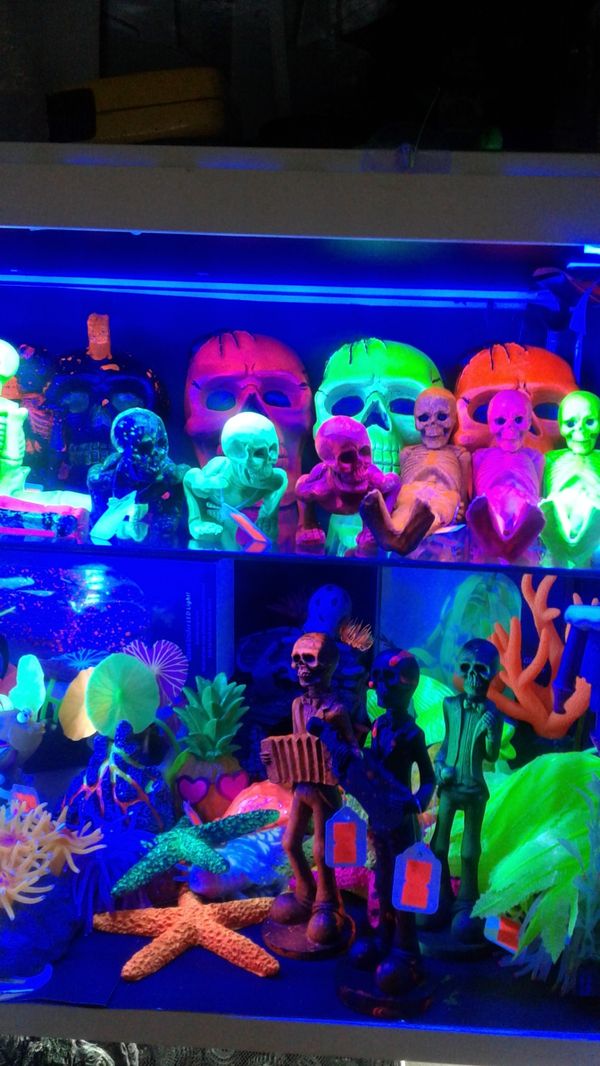 Aquarium glow in the dark fish tank decorations for Sale in Las Vegas