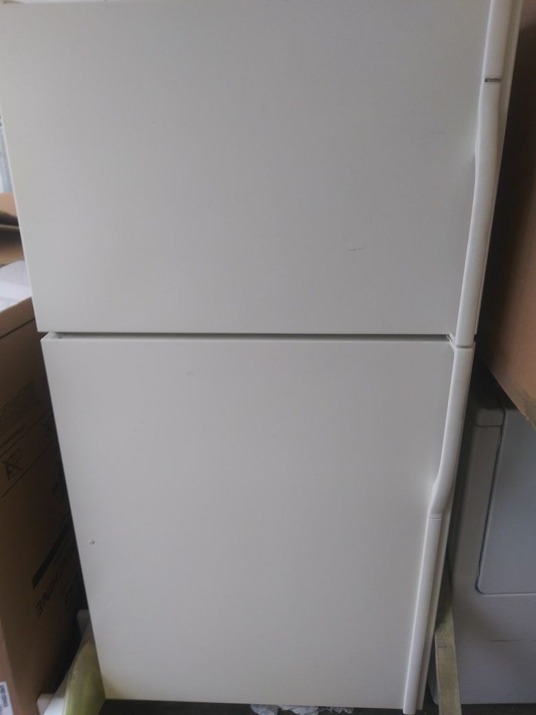 APT SIZE KENMORE FRIDGE - 150$ - FREE DELIVERY AND INSTALL