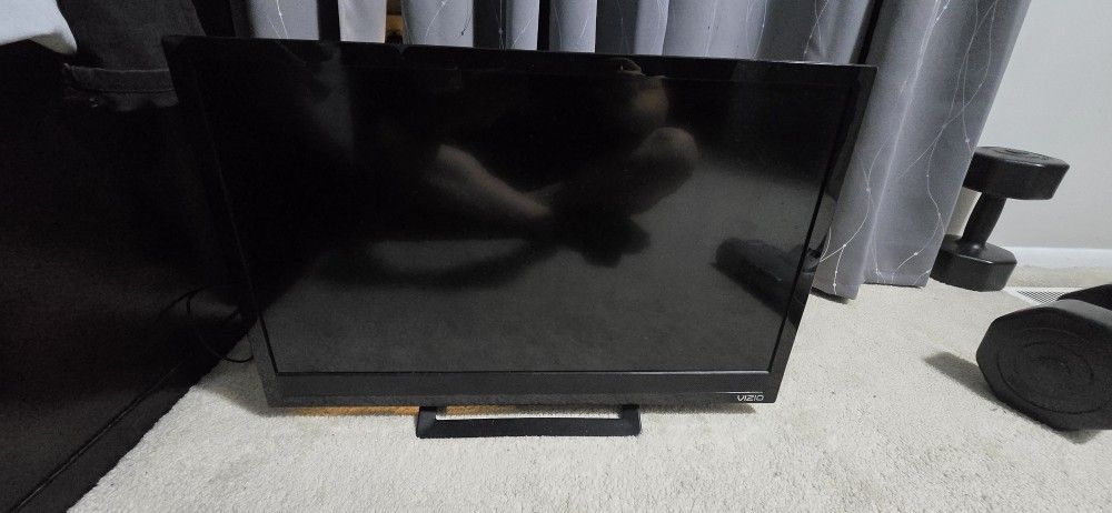 24 Inch Vizio, No controller $50