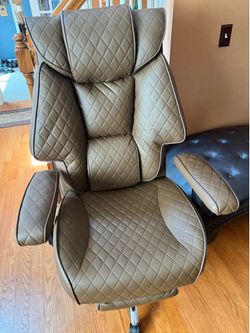 Luxury Executive Office Chair – Diamond Quilted – Excellent Condition