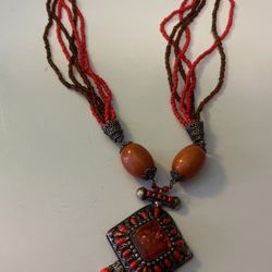 Beautiful Vintage Orange Beaded Necklace 