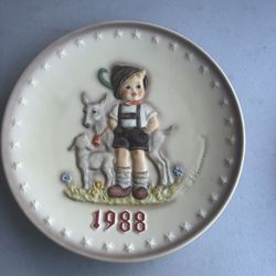 2 Hummel Plates