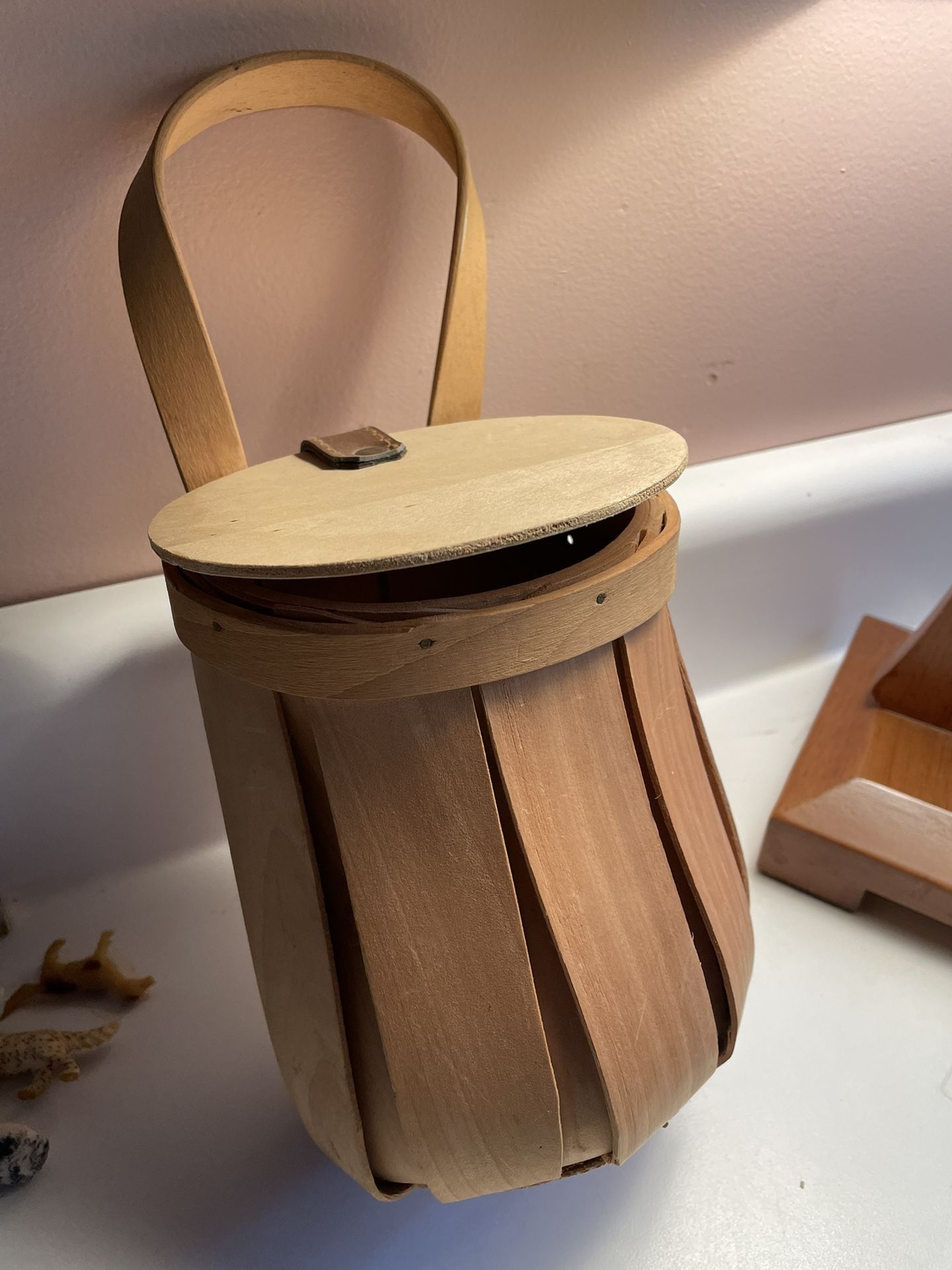 Multi use woven wood strips with leather handle