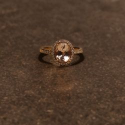 Stunning Oval Morganite and
1/5 CT. T.W. Diamond Frame Ring in 10K
Rose Gold
