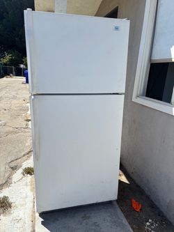 Roper White Top-Freezer Refrigerator