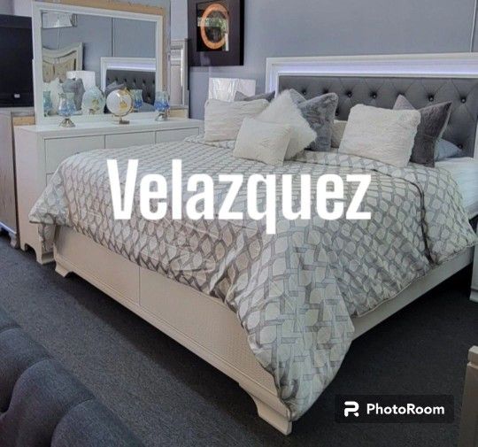 ✅️✅️ 4 pc Lyssa White finish wood queen LED bedroom...