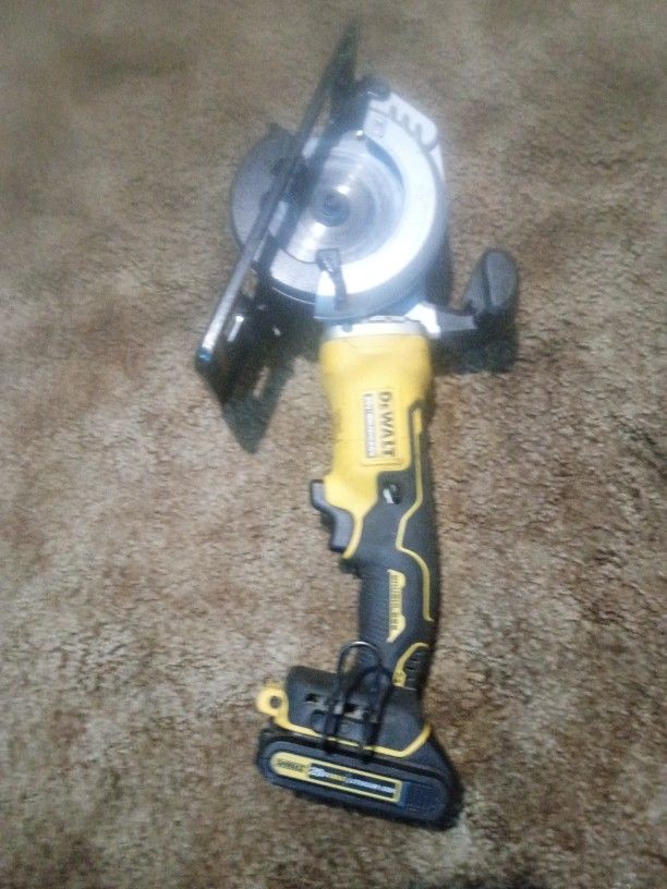 DeWalt Saw