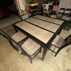 Dinning Table 