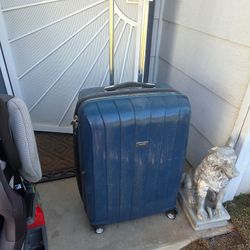 4 wheel Rolling luggage!