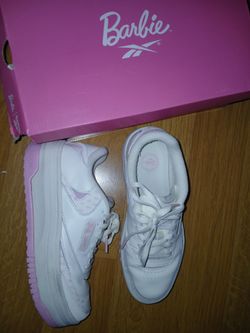 Teen girls size 6 or womens size 7.5 pink reebok barbie shoes