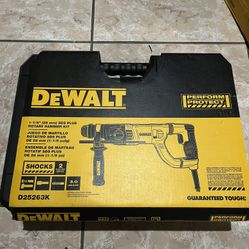 Dewalt 8.5 Amp 1-1/8 in. Corded SDS-PLUS D-Handle Concrete/Masonry Rotary Hammer Drill Kit