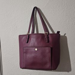 Authentic Michael Kors Purse Good Conditions Burgandy Like New 