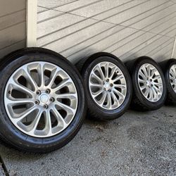 20” Range Rover Rims with brand  new Good year tires. 255/55/20 (4x4)