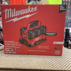 Milwaukee M18 18V Lithium-Ion PACKOUT 6-Port Rapid Charger