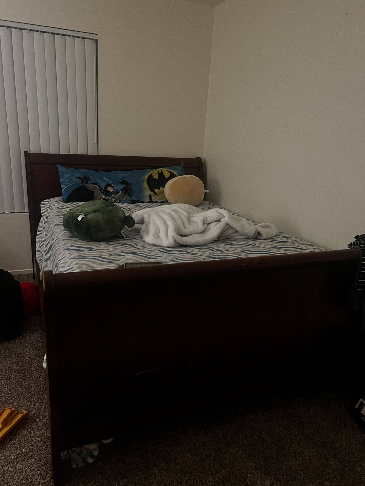 Queen Bed for Sale in Bakersfield, CA OfferUp