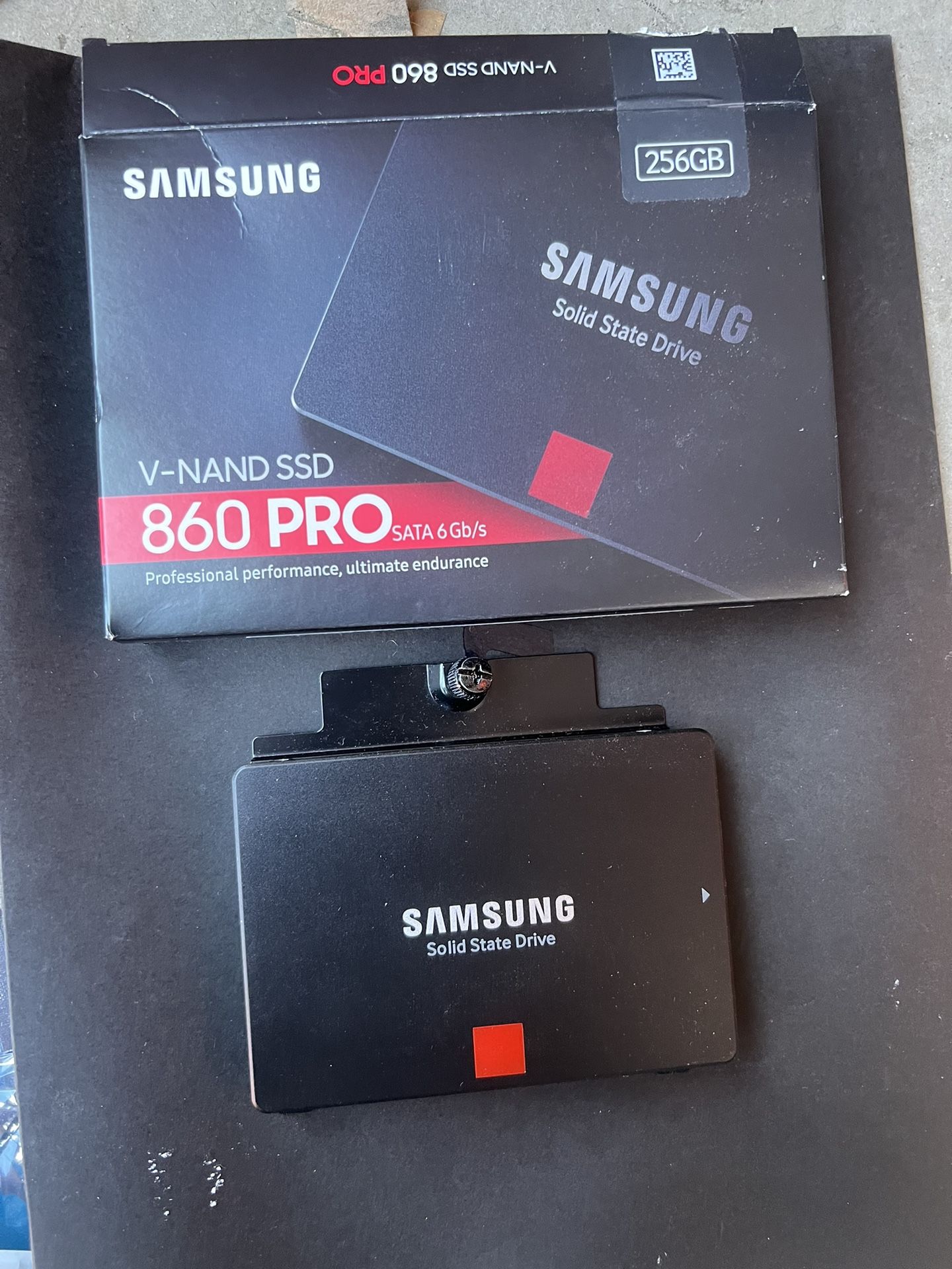 SAMSUNG 860 PRO SSD 256GB - 2.5 Inch SATA III Internal Solid State Drive with MLC V-NAND Technology (MZ-76P256BW)