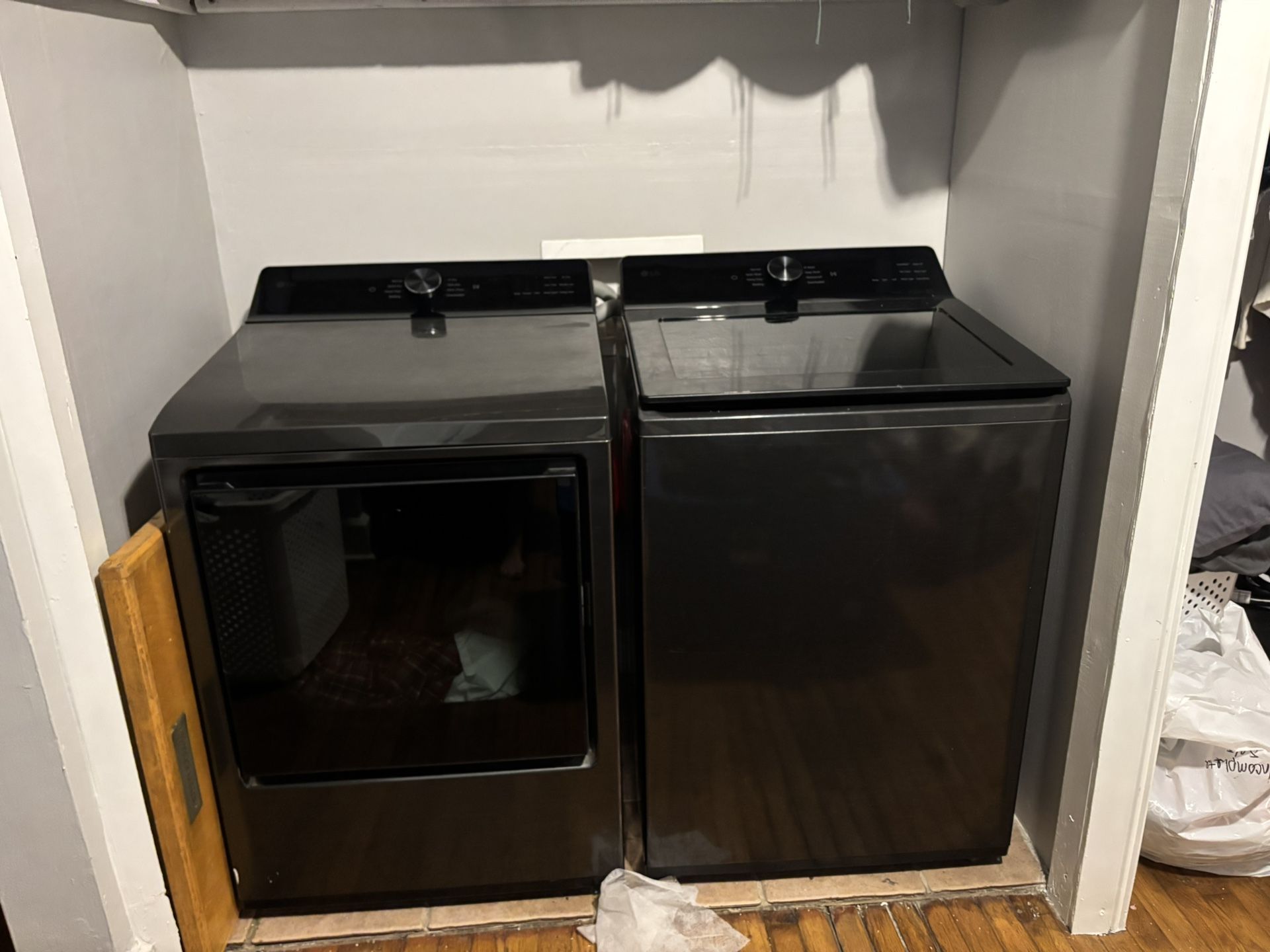 LG  THIN Q  WASHER/DRYER  SET
