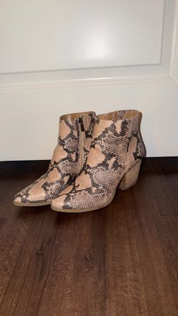 Women Boots size 7.5