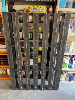 Party photo hanging pallet