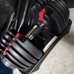 New One bowflex  (1) Adjustable dumbbell from 5lb - 52.5lb with Anti-Slip Handle and Tray, Black