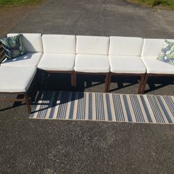 Acacia Sectional W/Rug & Pillows