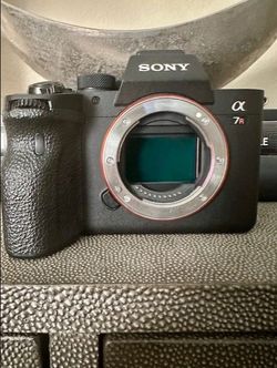 Sony a7riv body only with cage